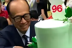 李嘉诚 ：15岁辍学初中学历，连续11年蝉联香港首富，他到底凭什么图片