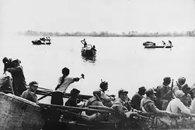 “背影姑娘”颜红英：渡江战役中摇船送我军过江，苦寻50年终找到图片