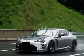 战斗范拉满的斯巴鲁BRZ，本来只想换一套轮毂却越改越上头图片