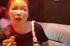 阿姨KTV白嫖男模！不给酒钱还打人进ICU？警方介入调查图片
