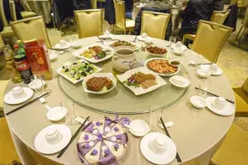 办宴席时，怎样的祝酒致辞，显得大方得体？行家：牢记“3句话”图片