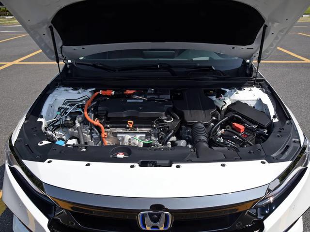 年轻人的B级家轿，颜值与实力兼备，油耗不高，带你看本田雅阁