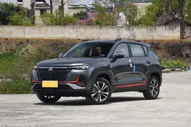 国产小型SUV，低油耗高性价比，适合年轻人，解读长安CS35 PLUS图片