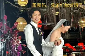 邓典果结婚，杨和苏上热搜，参加婚礼跑错地方了 ，引来群嘲。图片