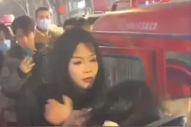 临沂打人“精神小妹”职业流出，嚣张跋扈，疑似背后有人图片