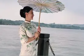 工科女博士相宜辞去大学教职，签约无忧传媒，此后网红路要走好图片