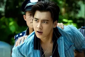 2022年内娱遍地轰动大瓜，回顾5位塌房男星，全是因“色”摔跟头图片