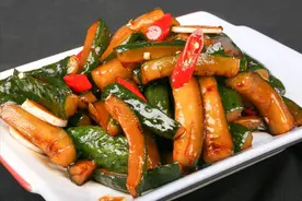 腌黄瓜，不要用盐杀水，老一辈常用这味料，入味嘎嘣脆，不齁嗓子图片