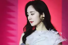 顶着一张大饼脸，被劝“削骨”，她却坚决不整容，凭实力征服观众图片