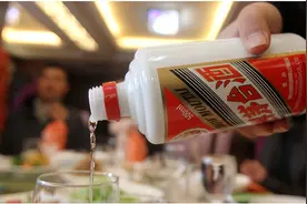 同属飞天茅台，为什么53度的“一瓶难求”，43度的却无人问津？图片