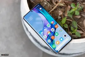 热搜：小米公司利润下滑超过50%；快手大规模封号；iOS 15.6发布图片