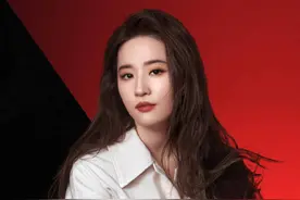 刘亦菲最新大片穿白色吊带马甲线突出 置身冰晶中仙气十足图片