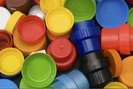 塑料瓶盖打2个孔，穿个钥匙环挂在裤子上，全家人都抢着用，实用图片