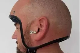 头盔没地放，怕被偷，教你几个方法图片