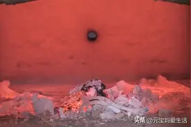 人去世后，生前戴的金银首饰该如何处理？可以随着遗体一起火化吗图片