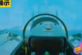 满屏压迫感，解放军火箭军炮火铺天盖地齐射，壮哉！图片