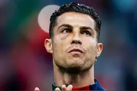 连反击都跑不动了！37岁C罗射门严重下滑：会再一次转型吗？图片