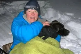 美国一女子与狗狗在雪山走丢，几个月后竟奇迹般的找回图片
