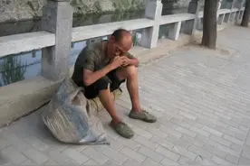 浙江一男子失忆30年，因一条新闻记起家乡，回家时母亲已83岁图片