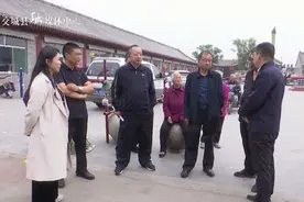 交城：原瑞年 李旭东在夏家营镇段村检查文化活动安全工作图片