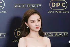 那些被时代选中的女网红，都栽了图片