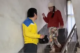小春花带二宝出镜，肢体僵硬脸色蜡黄，被嘲像“仿真娃娃”图片