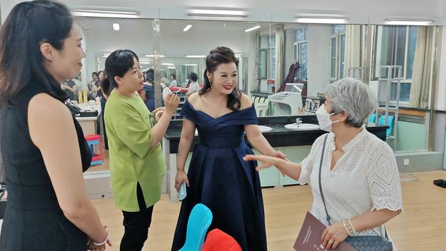 “致敬恩师，追梦而行”女高音陈万花独唱音乐会