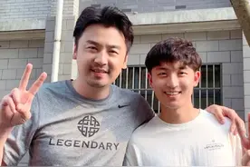 哈哈哈雷佳音翻版长得也太像本人了！网友：仿佛是1:1复制粘贴…图片