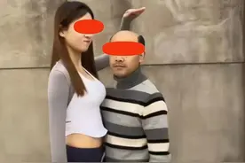 38岁男子与23岁女友秀恩爱，女友：他送我一套房，我们是心灵伴侣图片