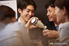 男销售员喝一斤白酒，对医生说腰背痛，从发病到死亡仅仅一周图片