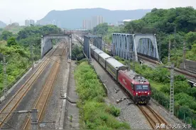 为什么现在的普速客运火车中途换火车头的情况减少了？图片