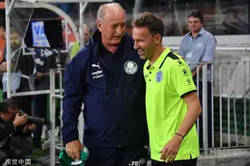 白国华：里皮辞职后 斯科拉里自荐国家队！却被足协直接无视图片