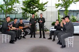 看看武警官兵不一样的“五一”节图片