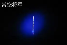 夜钓，选择合适的灯光对聚鱼很有帮助图片