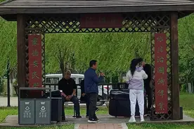 一对老夫妻的风流轶事图片