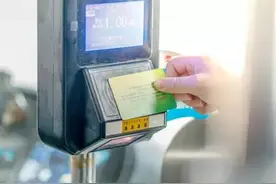 如何用手机给公交卡充值，方便快捷，值得一学图片