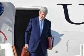 拜登特使来华直接进红旗车，无红毯也无人接机，会谈地不在大会堂图片