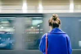 经常找你借钱的人，不是缺钱，而是以下几种情况图片