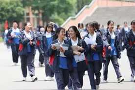 有风来丨高考卷因何“分分合合”图片