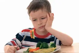 “中国式喂饭”正在削弱孩子的食欲，正确做法分三步走，值得借鉴图片