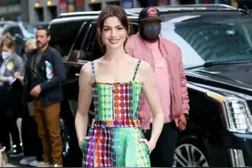 安妮海瑟薇穿吊带秀锁骨，肤白貌美皮肤超好，网友：美得不像人类图片