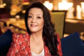 张兰奋斗不止的一生：为事业拼，为弟复仇，65岁为儿孙卖酸辣粉图片