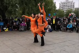 辽宁沈阳，公园里群魔乱舞乱象被重视，“大爷身上挂大妈”成绝唱图片