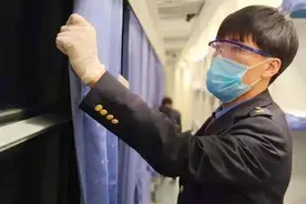 为什么火车半夜经过一些地方时，乘务员都必须拉上窗帘，是因为啥图片