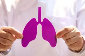 发现肺结节，何时去复查图片