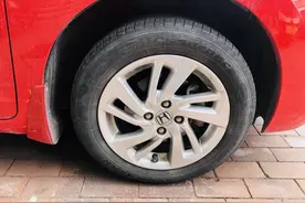 自己换刹车片究竟有多简单？看完这个教程，人人都能轻松搞定图片