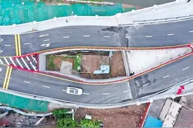 江苏一拆迁户，堪比“海珠之眼”的房坚强，横在马路中央近10年图片