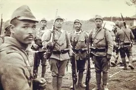 二战时期日本人鼻下都留着一撮胡子，现在为什么不见了？图片