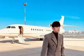 音乐才子周杰伦一辆蝙蝠车1600万，一架飞机1亿，他有多少资产图片