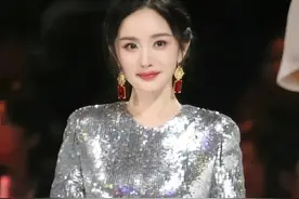 女儿离婚5年后，杨幂爸爸晒照罕见提到外孙女小糯米，称呼她为“丫头的小丫头”图片